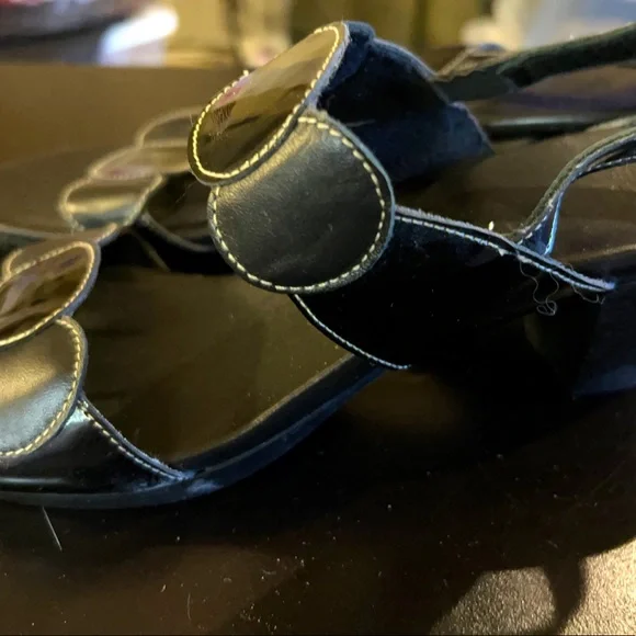 Munro American Sandals - Picture 3 of 5